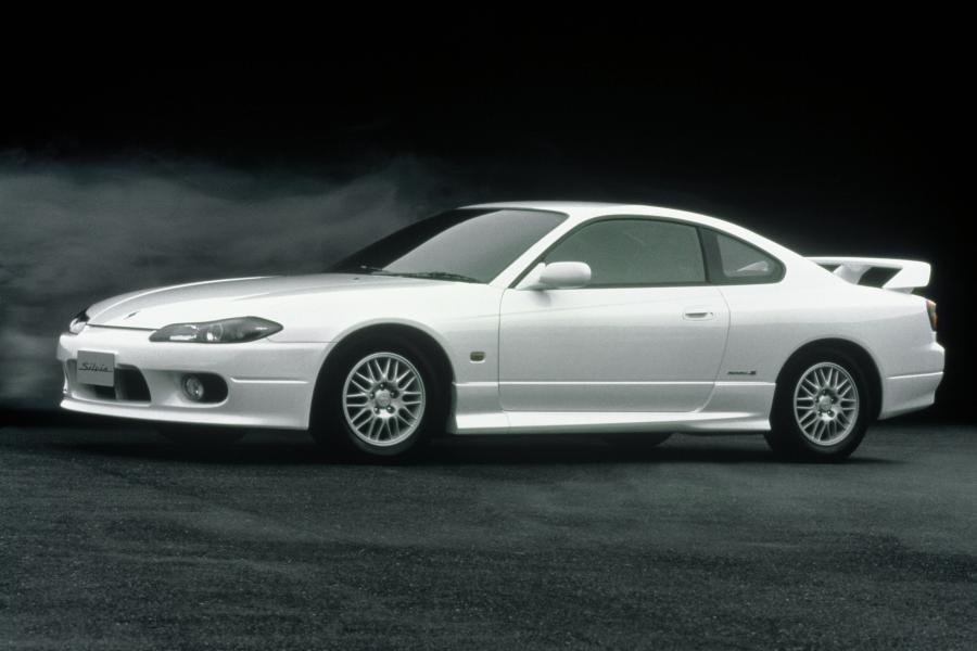  Nissan Silvia Spec-R Aero (S15) 1999 года  (фото 4 из 6)
